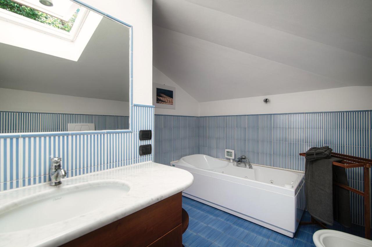 I D'A Charming Penthouse - Lake View- Como- House-130 Mt-2 Double Bedrooms And 2 Double Bathrooms A Spacious Living Room-Full Equipped Kitchen-Private Garden And Terrace-Private Covered Parking Εξωτερικό φωτογραφία