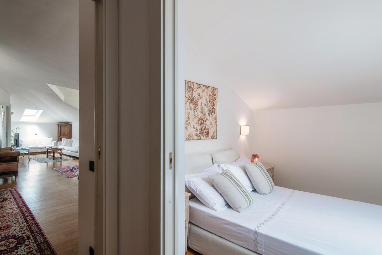 I D'A Charming Penthouse - Lake View- Como- House-130 Mt-2 Double Bedrooms And 2 Double Bathrooms A Spacious Living Room-Full Equipped Kitchen-Private Garden And Terrace-Private Covered Parking Εξωτερικό φωτογραφία