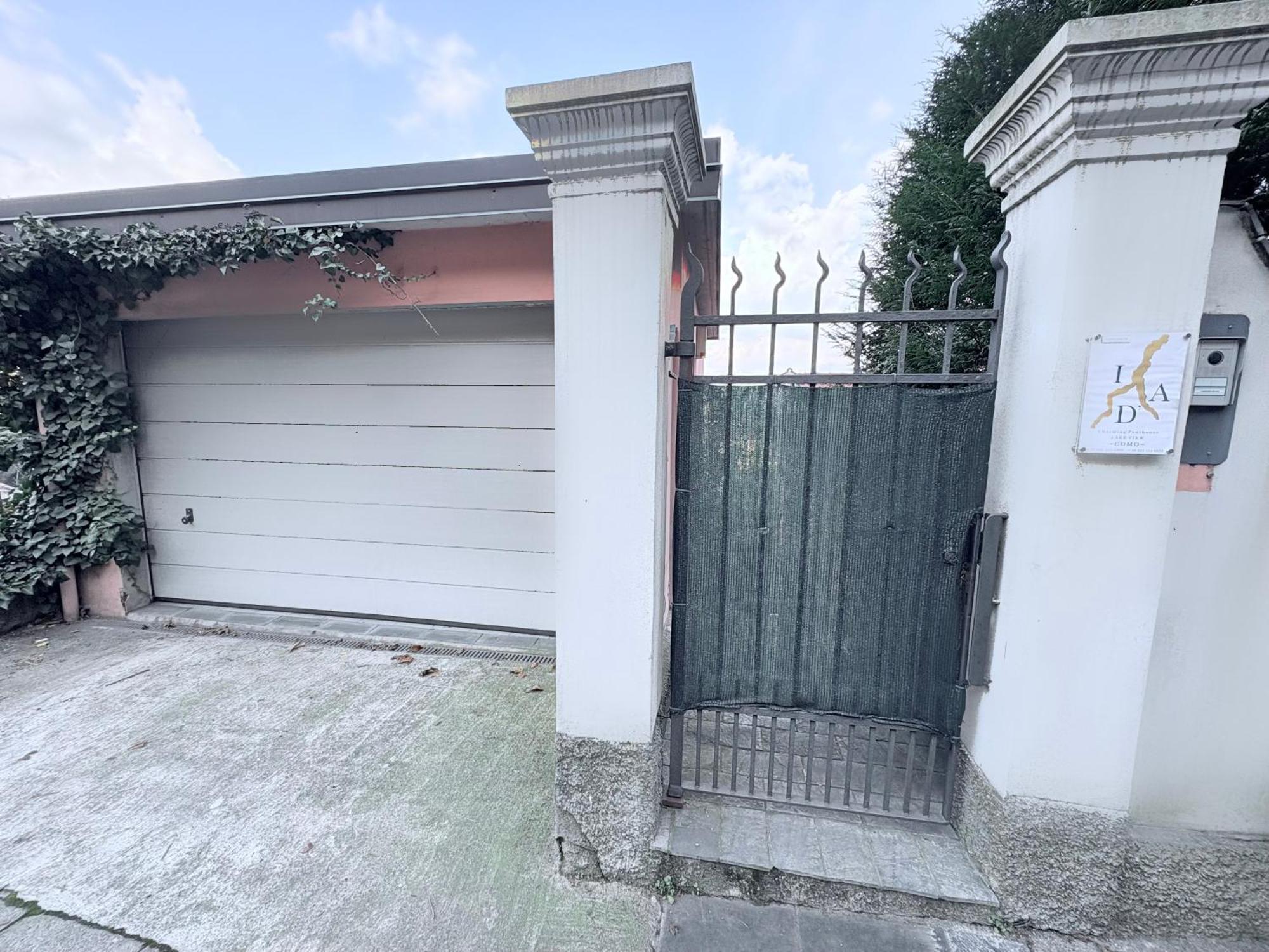 I D'A Charming Penthouse - Lake View- Como- House-130 Mt-2 Double Bedrooms And 2 Double Bathrooms A Spacious Living Room-Full Equipped Kitchen-Private Garden And Terrace-Private Covered Parking Εξωτερικό φωτογραφία